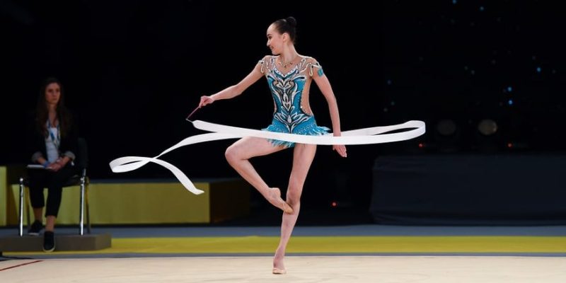 Gimnasia rítmica, el deporte que combina la destreza y belleza de la danza