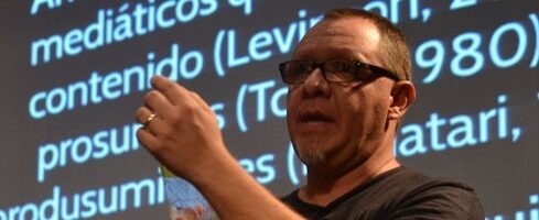 Denis Renó: El periodista que mira el futuro desde el ojo de la cámara